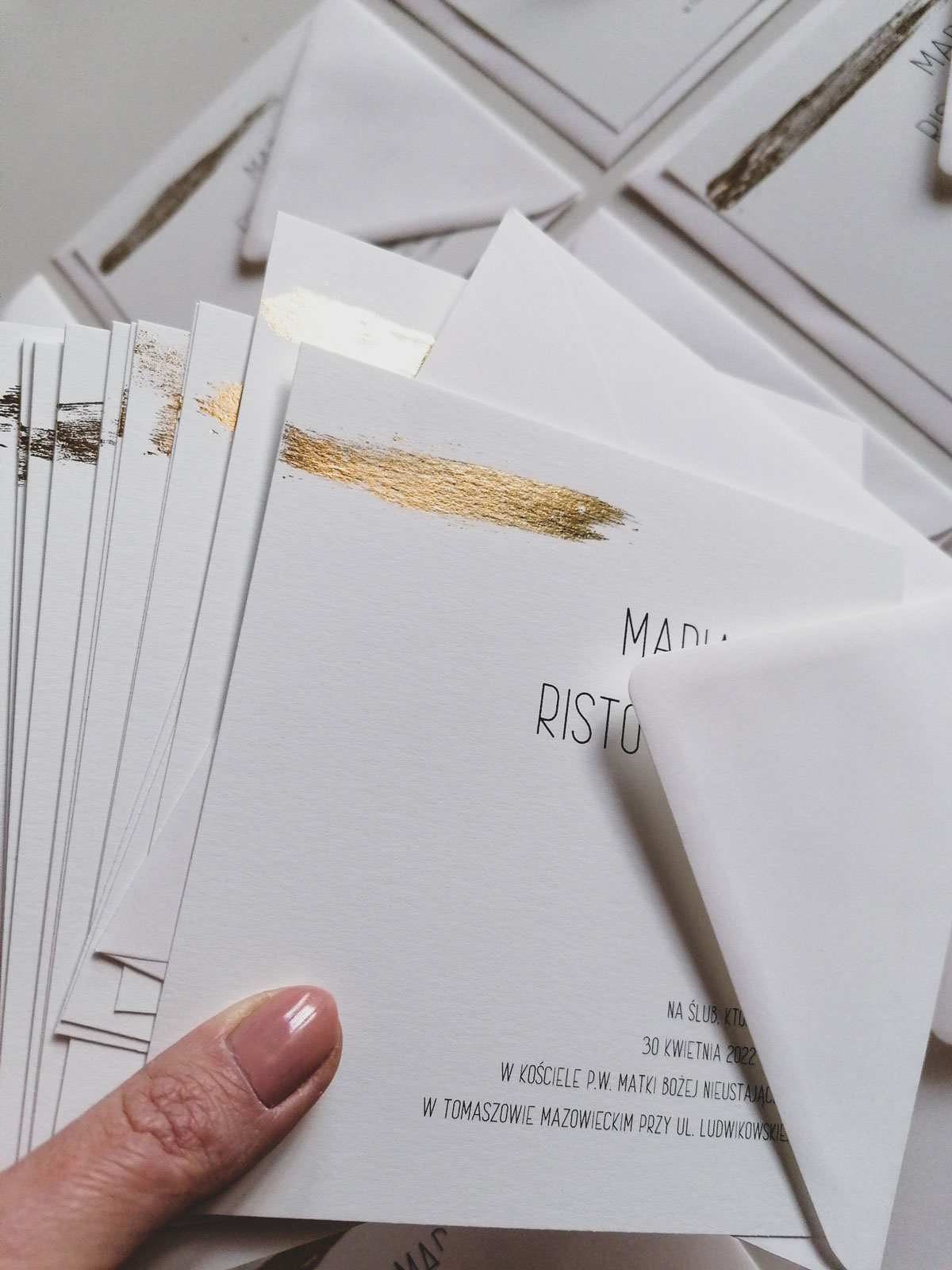 złote zaproszenia ślubne