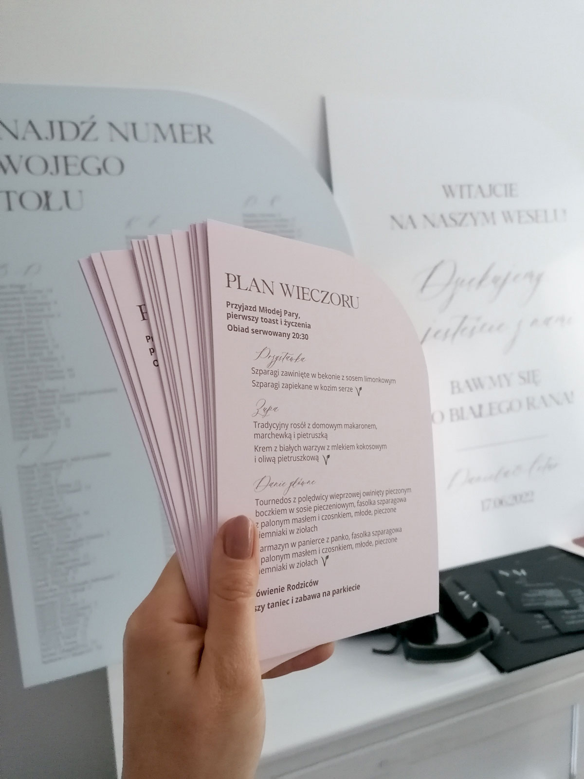 zaokraglone tablice powitalne plan stolow 1